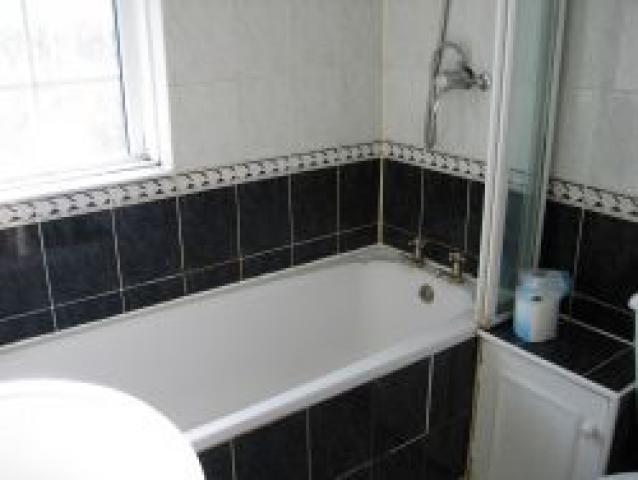 			3 Bedroom, 1 bath, 1 reception Flat			 Oakworth Road, LADBROKE GROVE W10